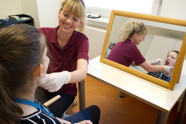Logopädin, Sprachheiltherapeutin oder -pädagogin oder klinische Linguistin (m/w/d)