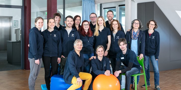 Teambild der Physiotherapeuten, Ergotherapeuten und Logopäden des VITREA Rehazentrum Karlsruhe